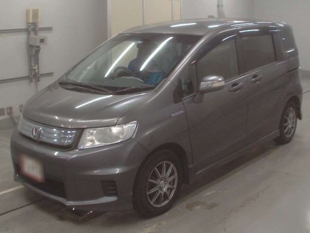 30202 Honda Freed spike GP3 2013 г. (CAA Tokyo)